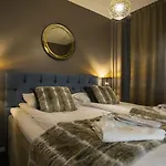 Golden Circle Hotel 4*