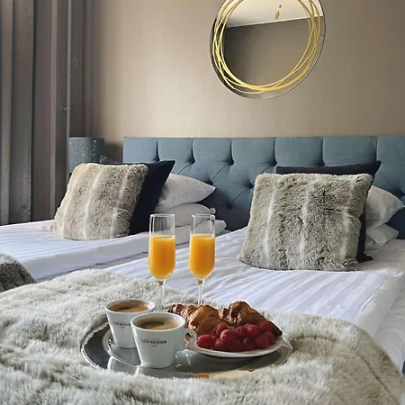 Hotel Golden Circle